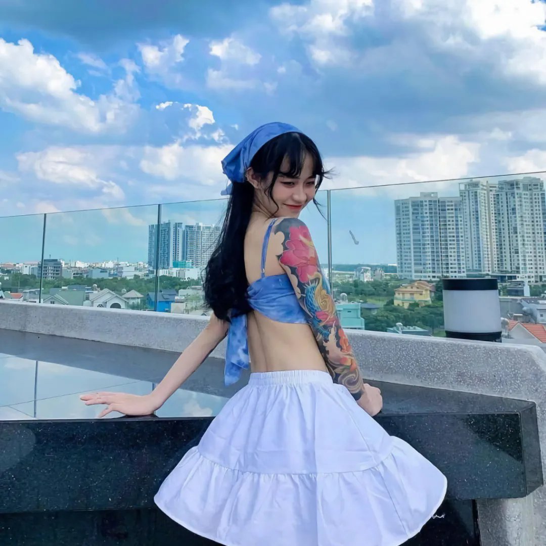 穿黄睡衣的女孩